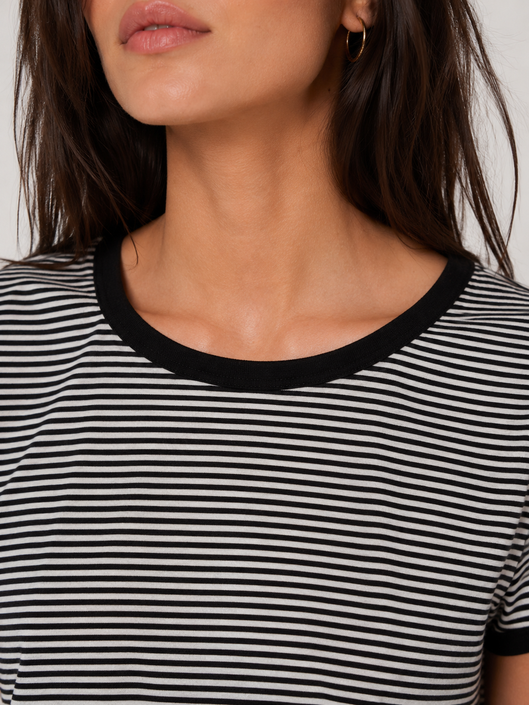 T-Shirt Donna Crop a Righe con Profili a Contrasto – Maglia Casual Estiva