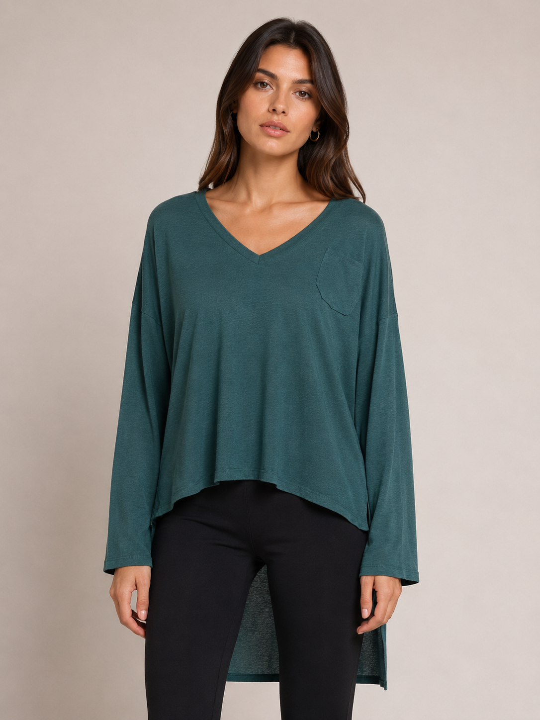 Maglia Donna Over con Scollo a V e Fondo Asimmetrico
