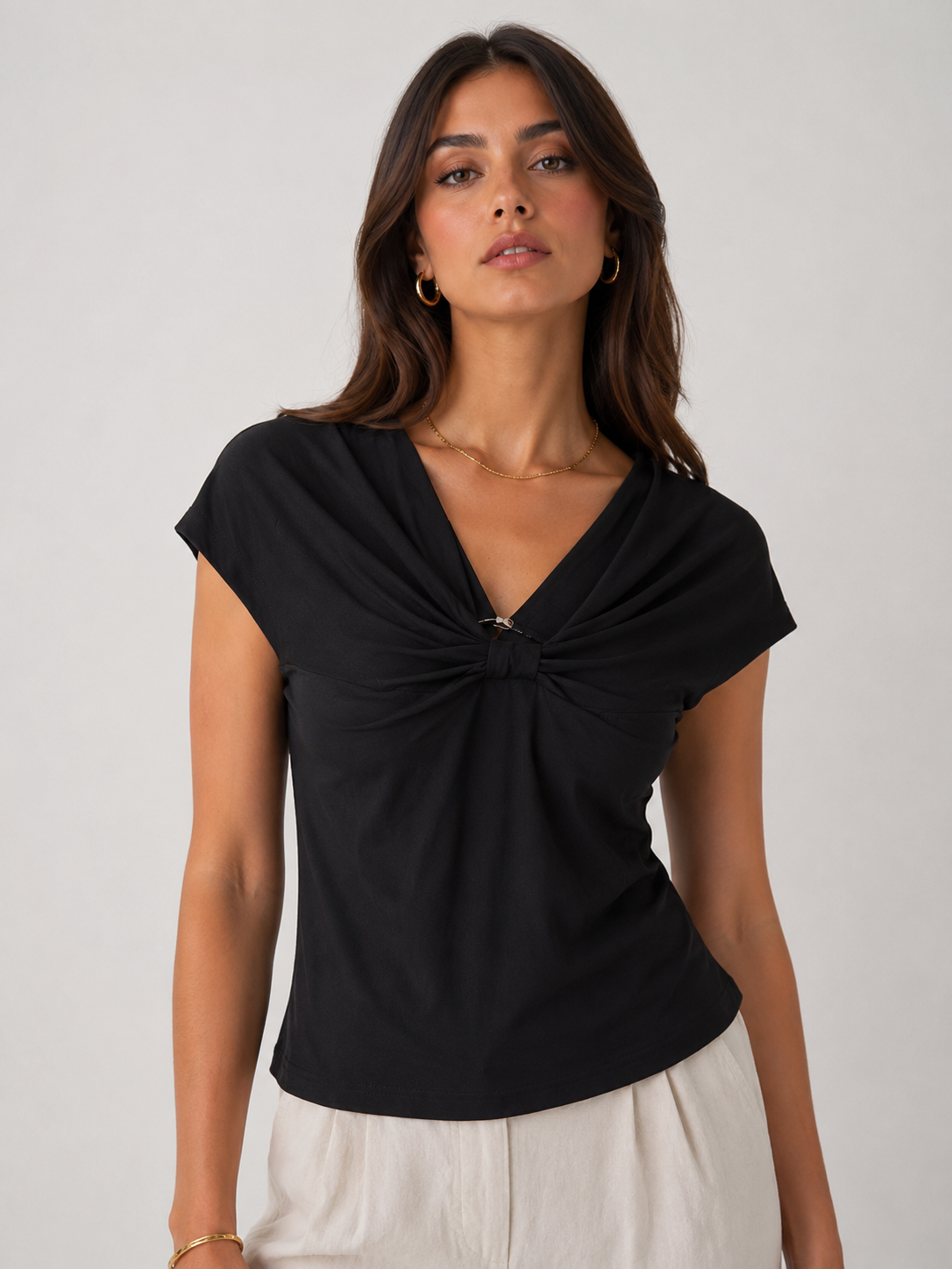 T-shirt con Nodo Drappeggiato sul Décolleté – Elegante e Morbida
