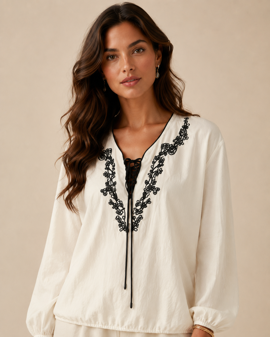 Completo Donna 2 Pezzi Ricamato – Blusa Manica Lunga e Shorts