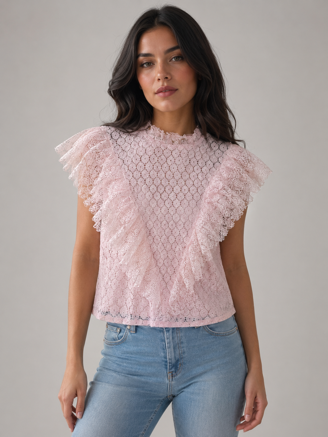 Blusa Donna in Pizzo Sangallo con Maxi Volant – Elegante e Romantica