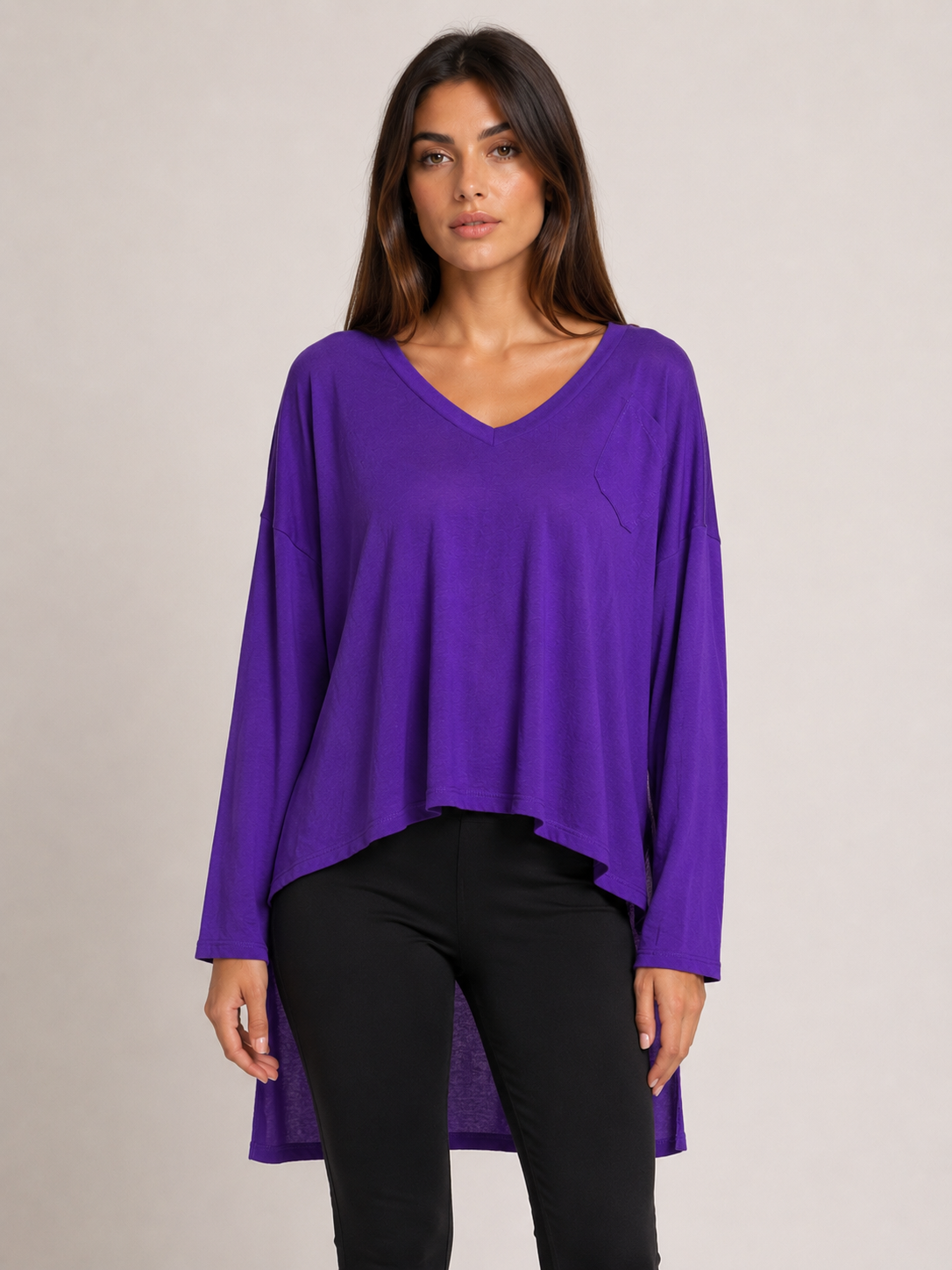 Maglia Donna Over con Scollo a V e Fondo Asimmetrico