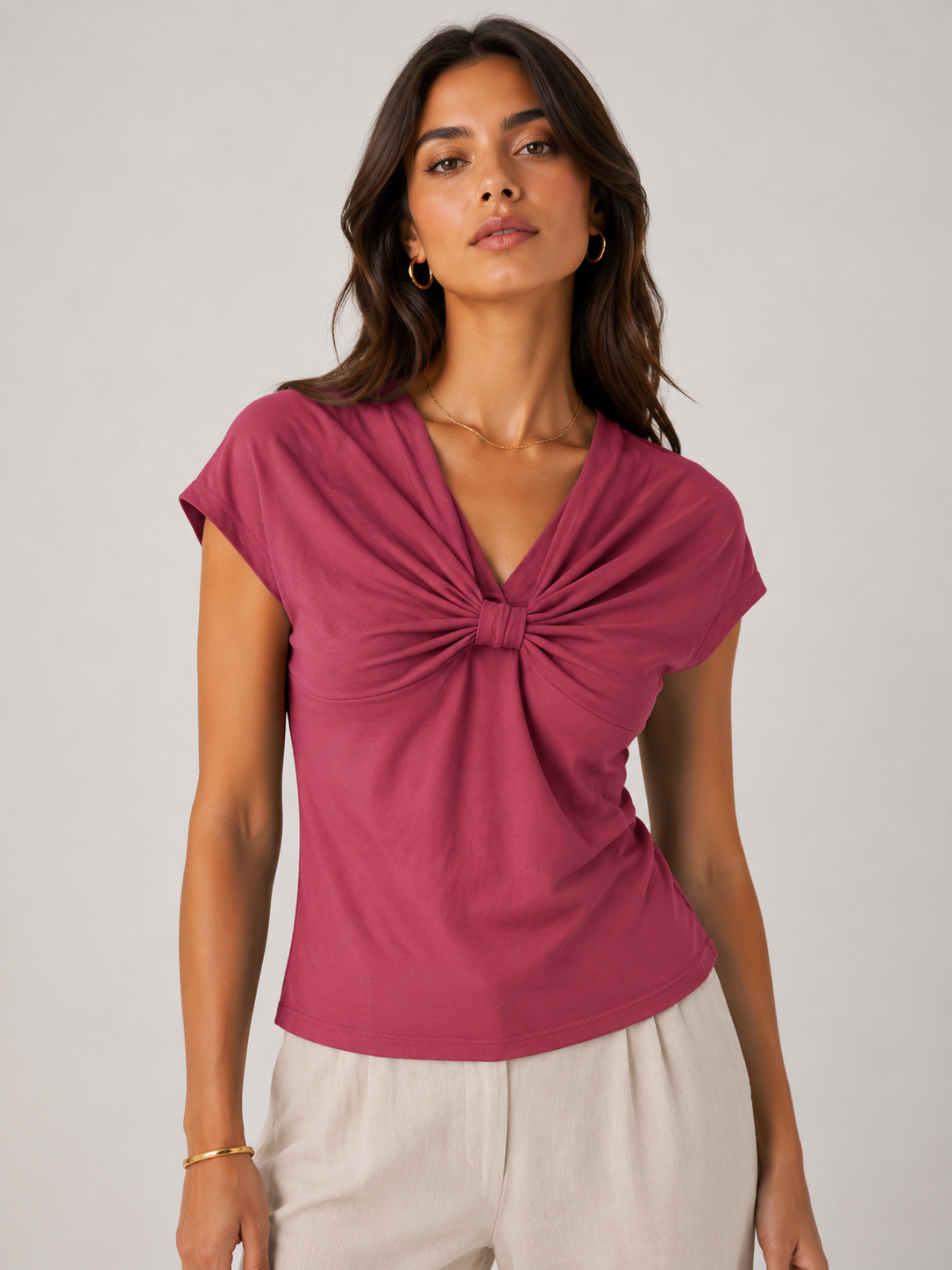 T-shirt con Nodo Drappeggiato sul Décolleté – Elegante e Morbida