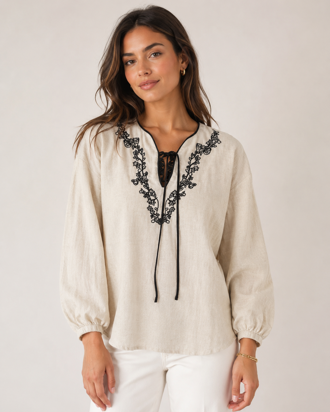 Completo Donna 2 Pezzi Ricamato – Blusa Manica Lunga e Shorts