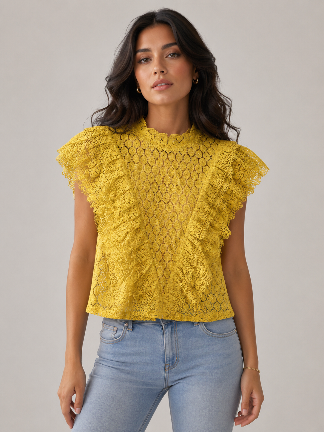 Blusa Donna in Pizzo Sangallo con Maxi Volant – Elegante e Romantica